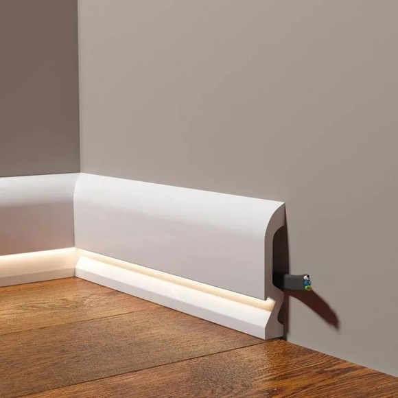 Плинтус напольный Decor Dizayn DD700