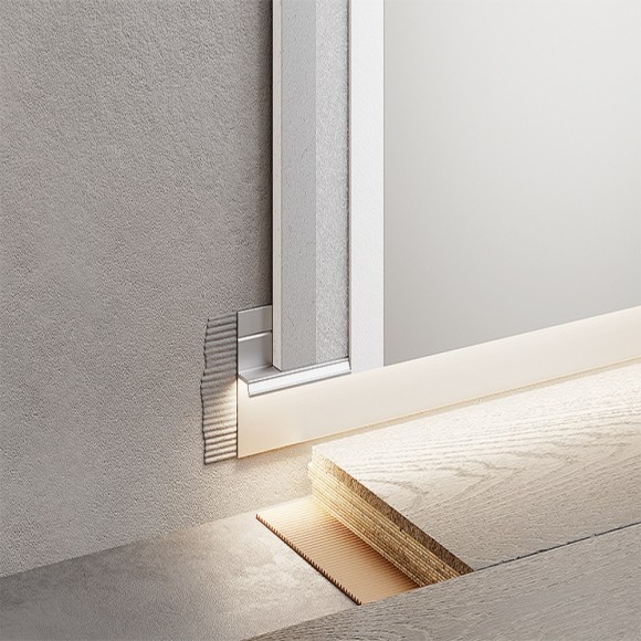 Плинтус скрытый серебро с подсветкой