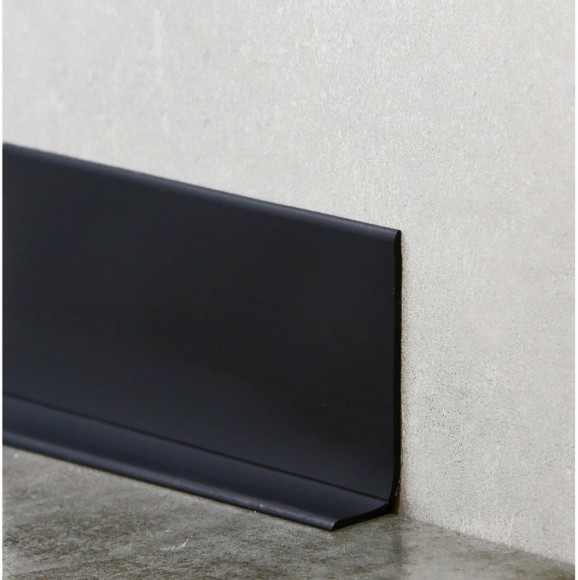 Гибкий самоклеящийся плинтус ПВХ черный