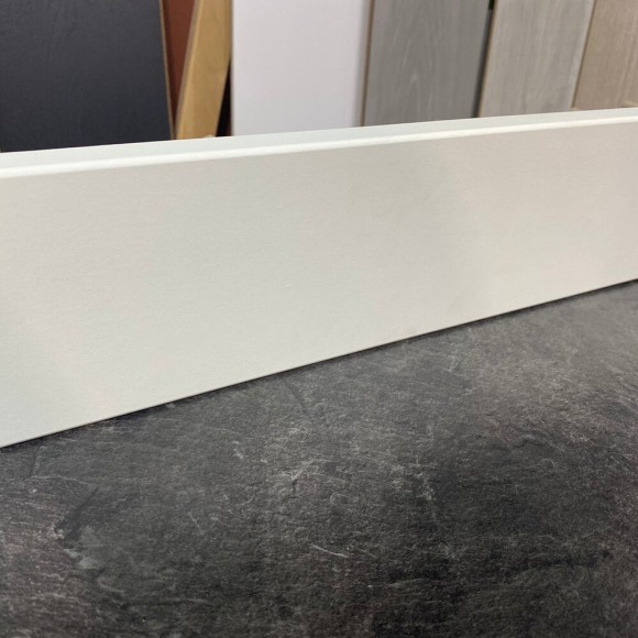 Плинтус ламинированный белый прямой FS809p/W110
